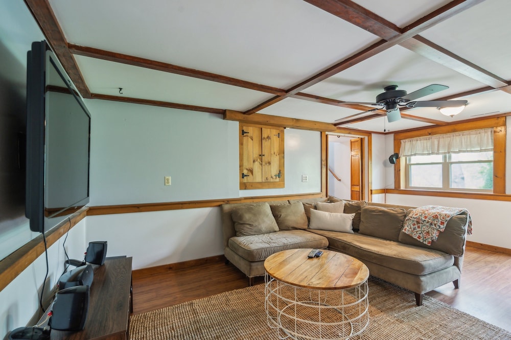 Coastal Comfort With Stunning Harbor Views 3 Bedroom Home