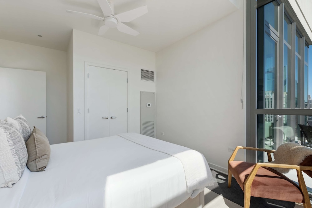Group Stay 3 Penthouses in the Same Building