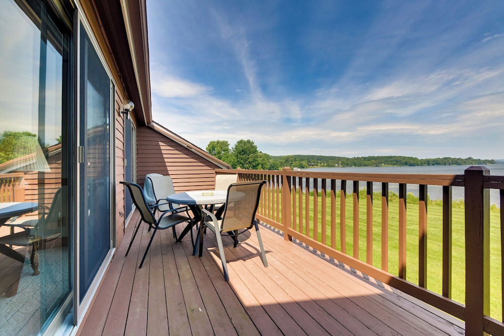 Mtn Views & Pool Access: Lake Memphremagog Condo!