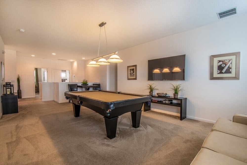 6 Bed 5 Ba Villa with Games & Pool - Image 4