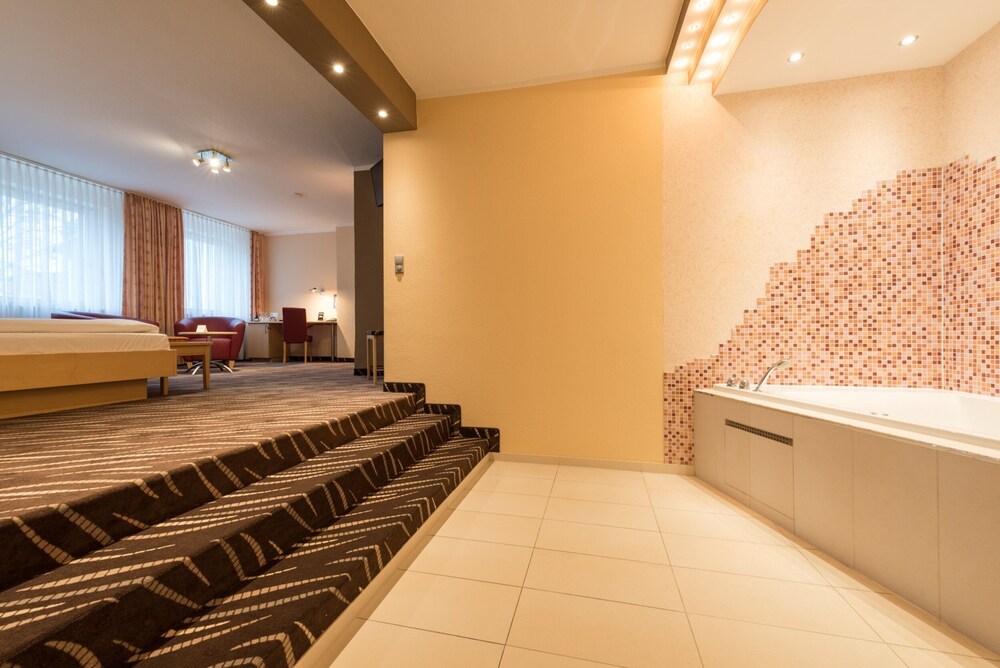 Hamburg Vacations - Heikotel Hotel Windsor - Property Image 5