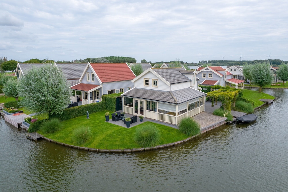 Bungalow in South Holland With Private Jetty