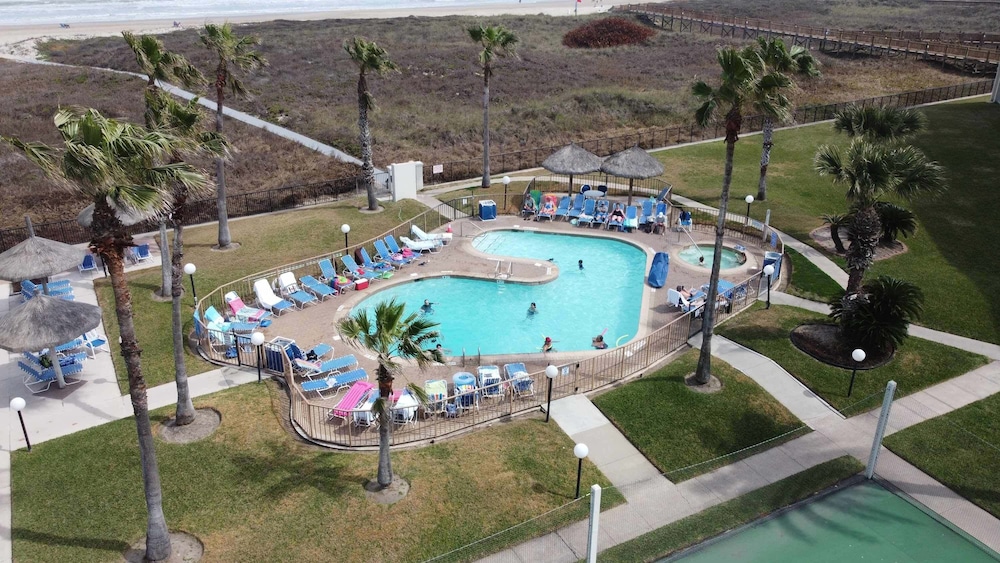 Sleeps 10 Direct Beach Heated Pool 3 Bedroom Apts