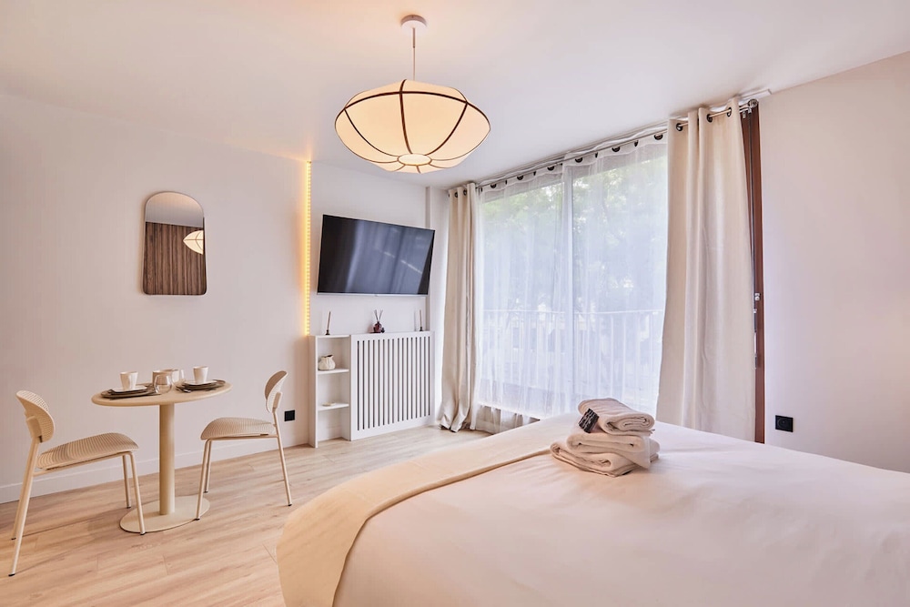THE Parisian Suite / Center of Paris