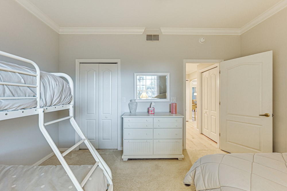 Golf, Swim & Relax! Condo 8 Mi to Dtwn Naples