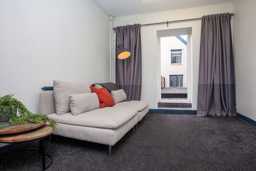 higgihaus 107 Sleeps 4 Monday - Friday
