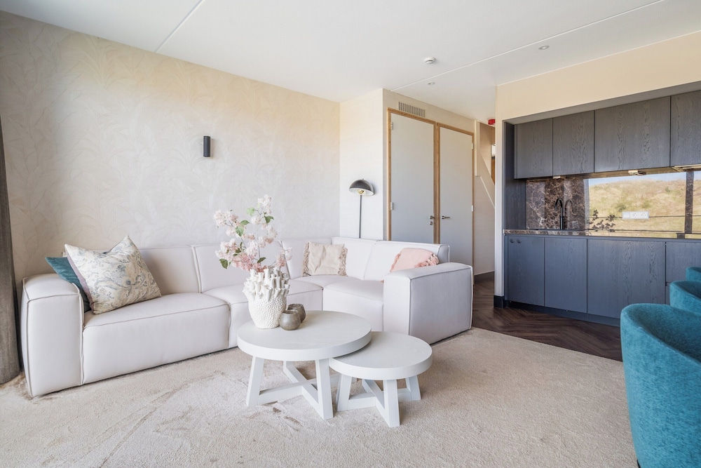 Lavish Apartment With Private Sauna