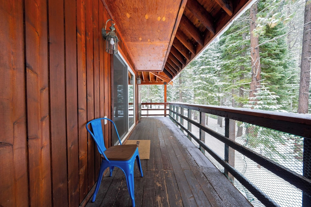 Private Deck, Fireplace, and Ski Access Near Northstar The Lazy Bear