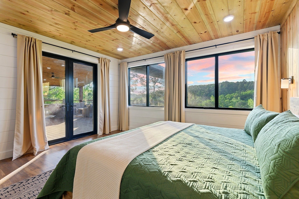 Luxury Retreat in Broken Bow