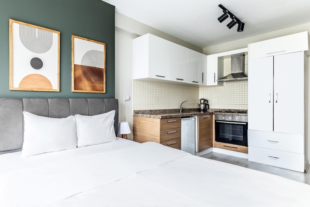 Cozy and Modern Studio With City View in Atasehir