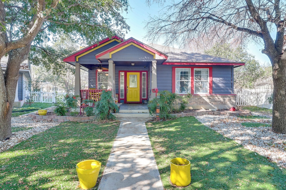 Dog-friendly Retreat w/ Yard, 22 Mi to Dtwn Austin