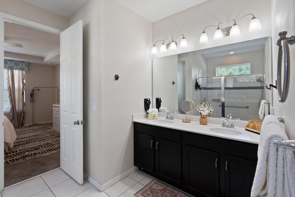 Solara Resort 9 Bedroom Private Pool + Spa Home 9 Home
