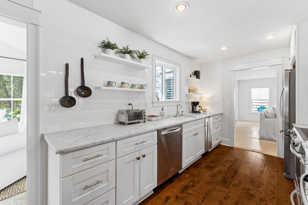 Hobnob In Old Seagrove \ Private Pool, Golf Cart, Close To Seaside 5 Bedroom Home by RedAwning view 4