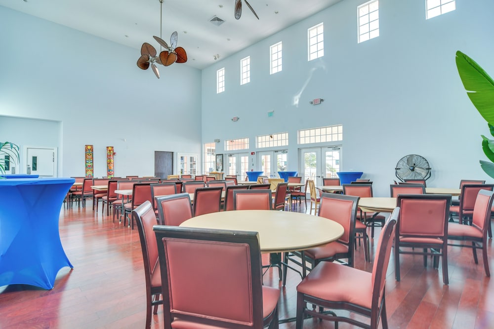 Bayfront St Petersburg Retreat 4 Mi to Downtown!