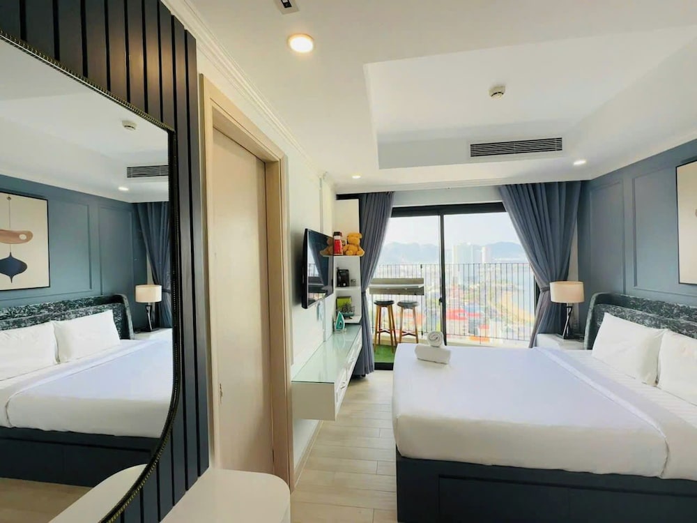 Gold Coast Balcony Serviced Apartment