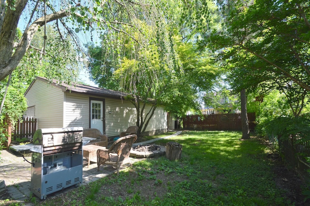 Broadway Cottage - Convenient Location!