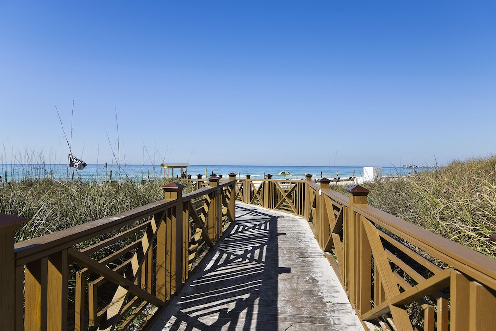 Grand Panama Beach Resort by Book That Condo