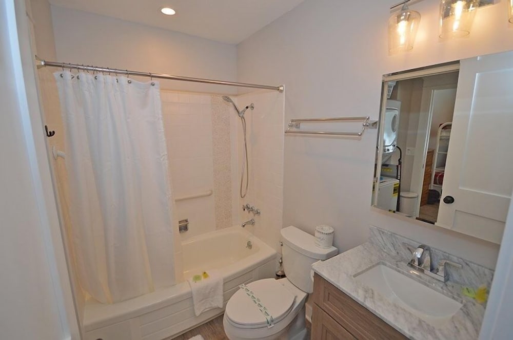 405 Ala Wai Blvd, 180 3 Bedroom Condo by RedAwning