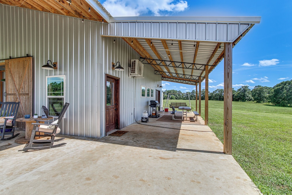 BBQ Ready: Farm-style Kinston Hideaway w/ Pool