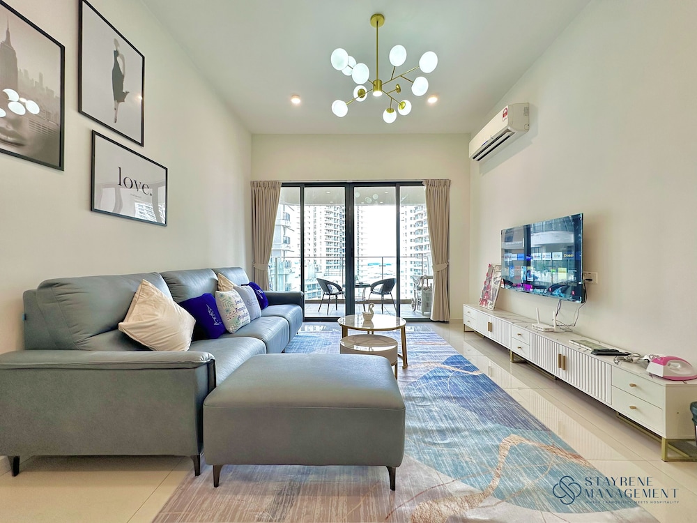 Country Garden Danga Bay Sea View Homestay by Stayrene
