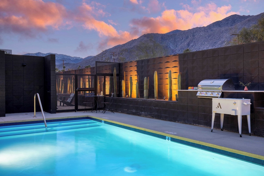 Blackhaus B : 4 Bedroom Suite by Avantstay 4-rooms