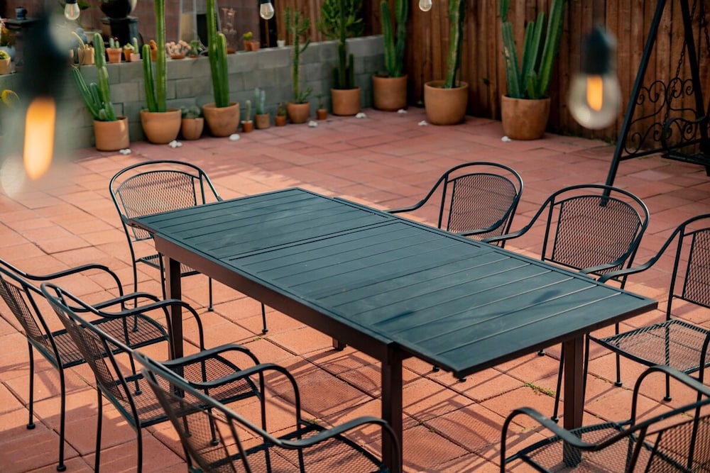 Cozy Family Retreat Game Room Backyard in Hacienda