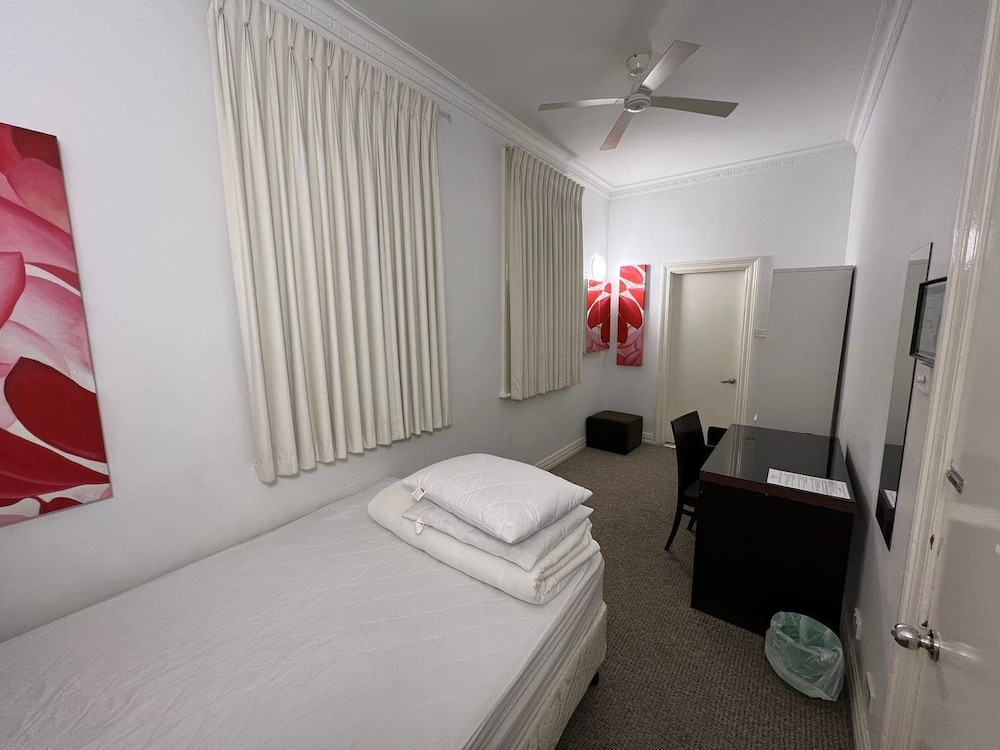Wallaby Backpackers Hostel Perth - note - Valid passport required to check in