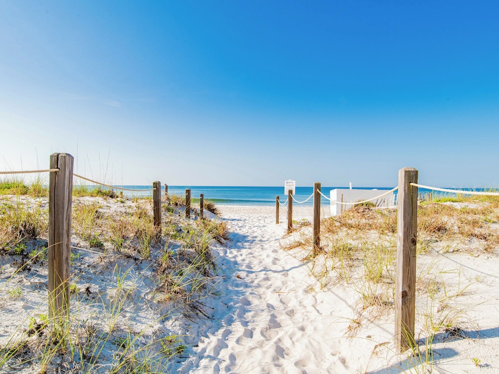 Driftwood Towers #4E by Southern Vacation Rentals