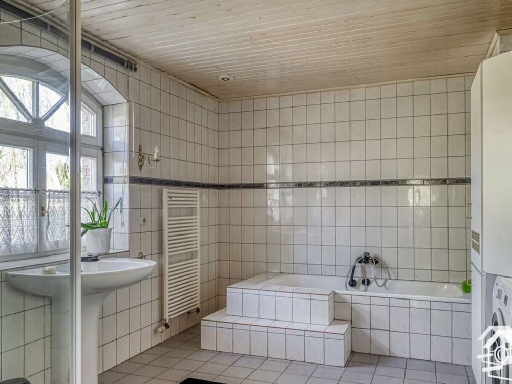 Peter Lassau Modern Retreat
