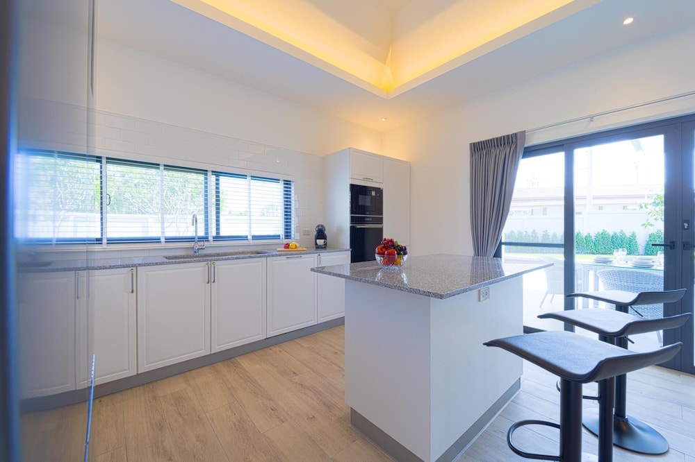 New Modern 3 Bedroom Villa MB35