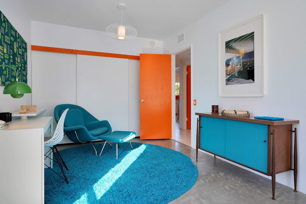 Retro Desert Retreat - Ideal Palm Springs