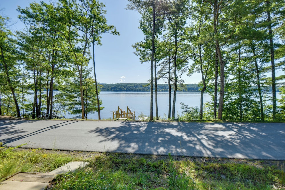 Walk to Lake Winnisquam Access: Cozy Retreat