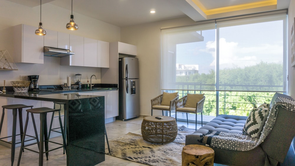 Luxury Studio Rooftop Pool and Jacuzzi