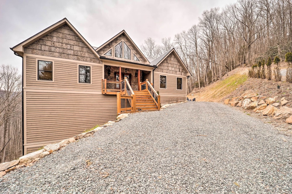 Mountainside Retreat w/ Fire Pit in Banner Elk view 5