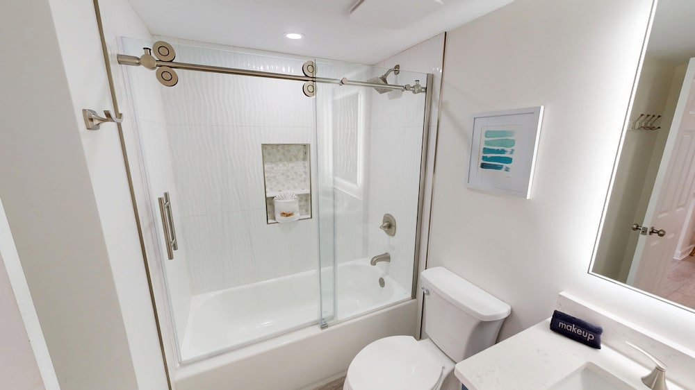 Destin Towers 113 2 Bedroom Condo