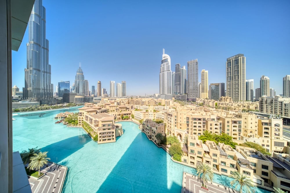Urban Chic Downtown Apt w Dubai Fountain Views