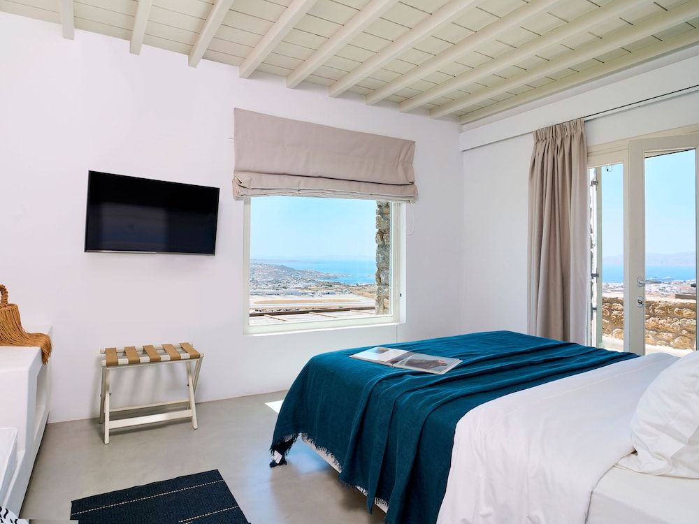 Kounoupas Complex by Mykonos Rocks