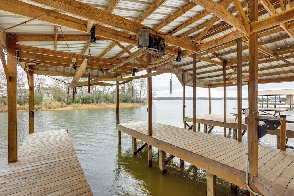 Dock, Decks & Views: Lakefront Cottage