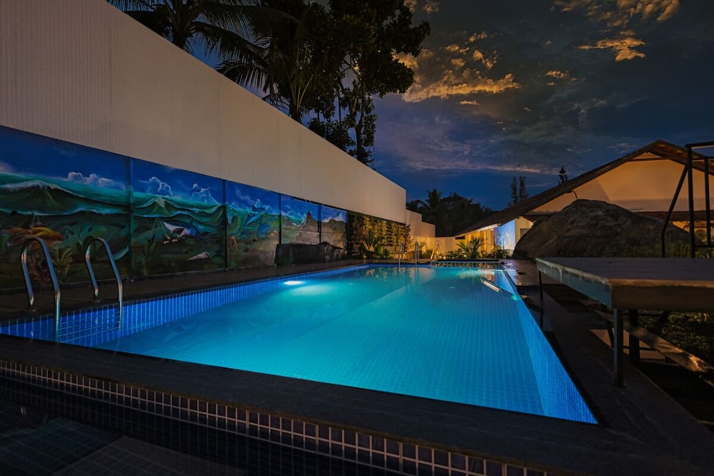 Holidays Garden Resort