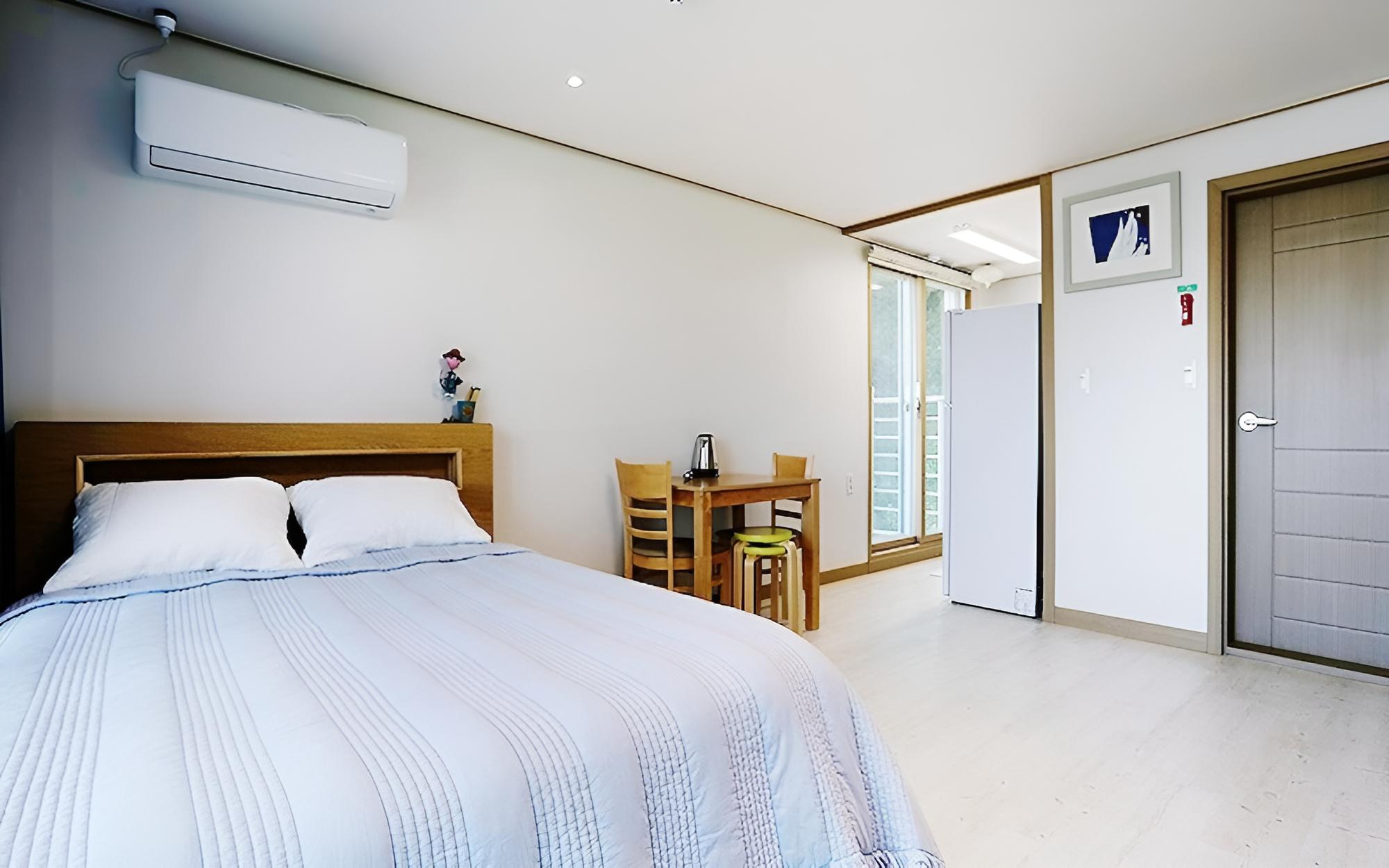 Tongyeong Cobalt Blue Pension view 4