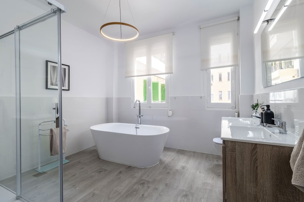 Paz - 4 Bedrooms and Terrace in Castellana