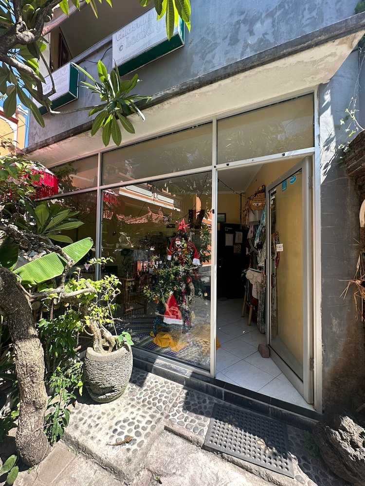 Sari Buana Bed & Breakfast