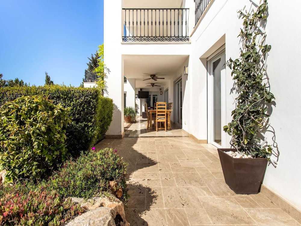 Villa in Granada With Sea Views & Pool