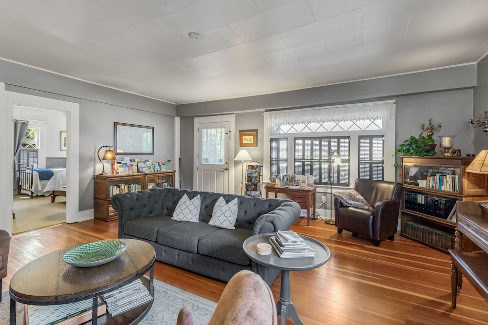 Ashland Vacations - Oak Hill Bed Breakfast - Property Image 4