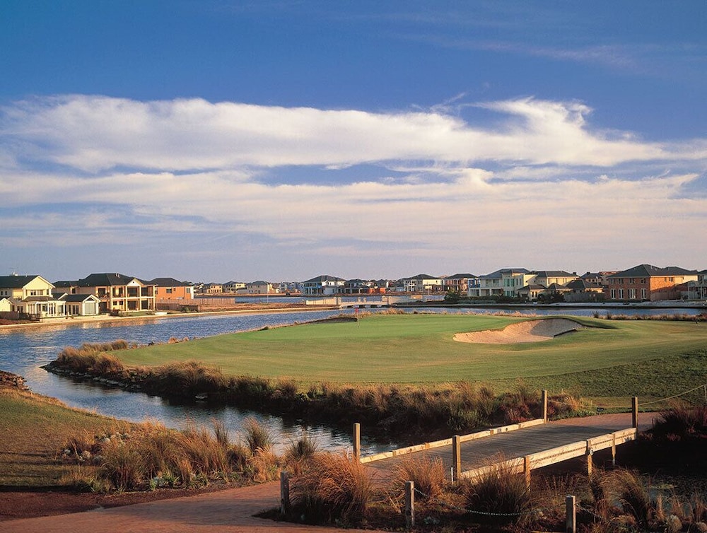 golf pool 2B House in point cook VIC