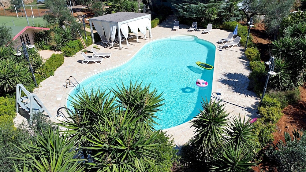 Villa Velisia - Con Ampia Piscina E Campo Da Gioco Privato