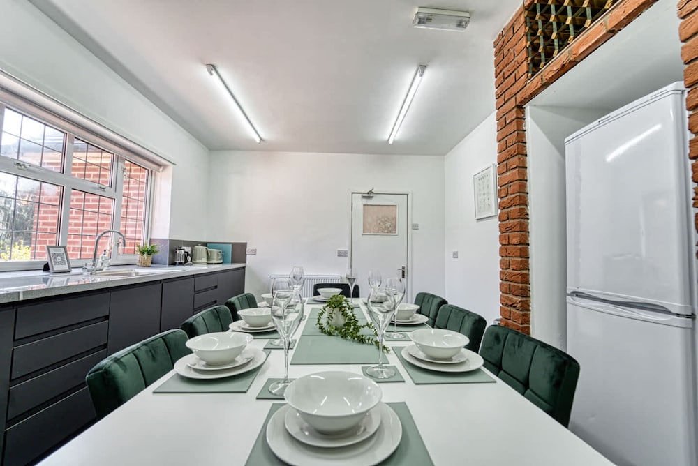 Host Stay Chester House Retreat