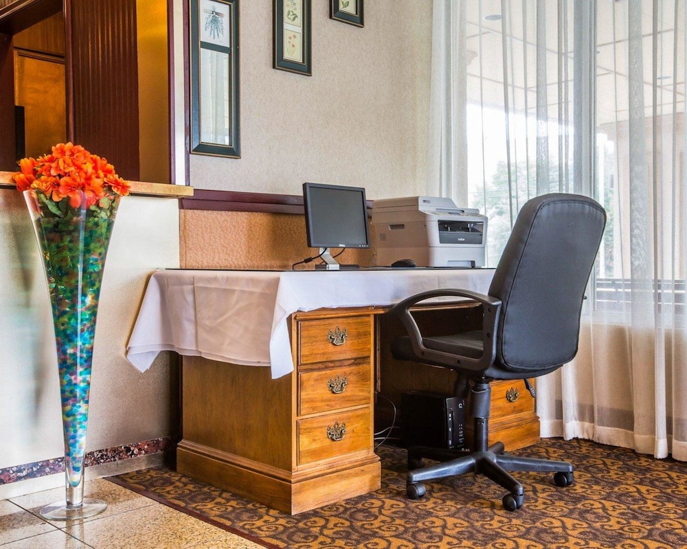 Brattleboro Vacations - Quality Inn  Conference Center - Property Image 16