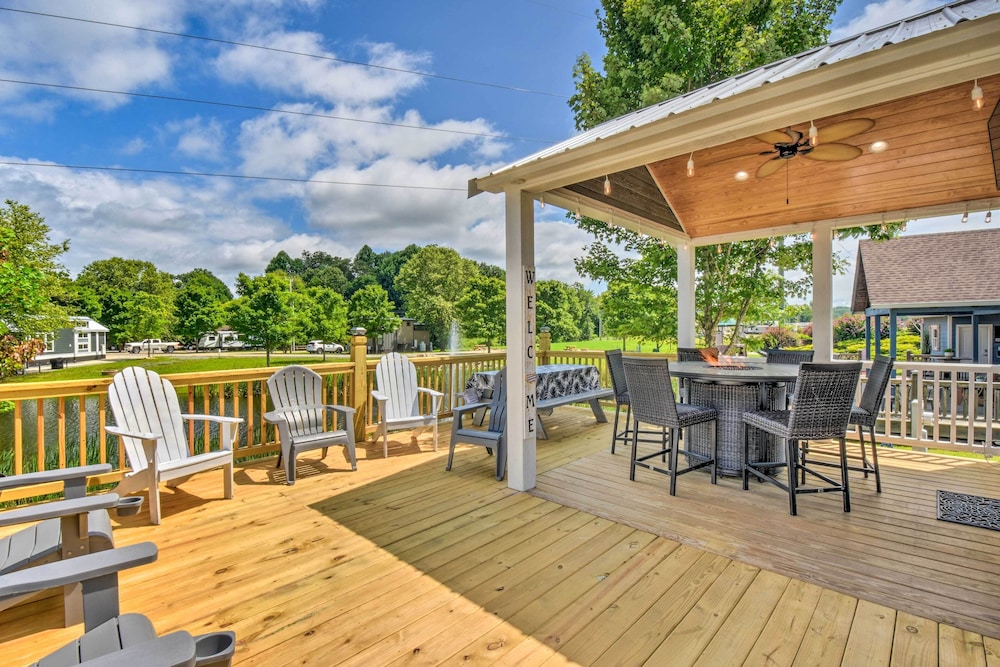 Lakeside Tiny Home Retreat w/ Pool & Hot Tub