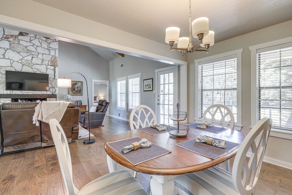 3 Mi to Boerne Lake: Getaway w/ Deck & Yard!